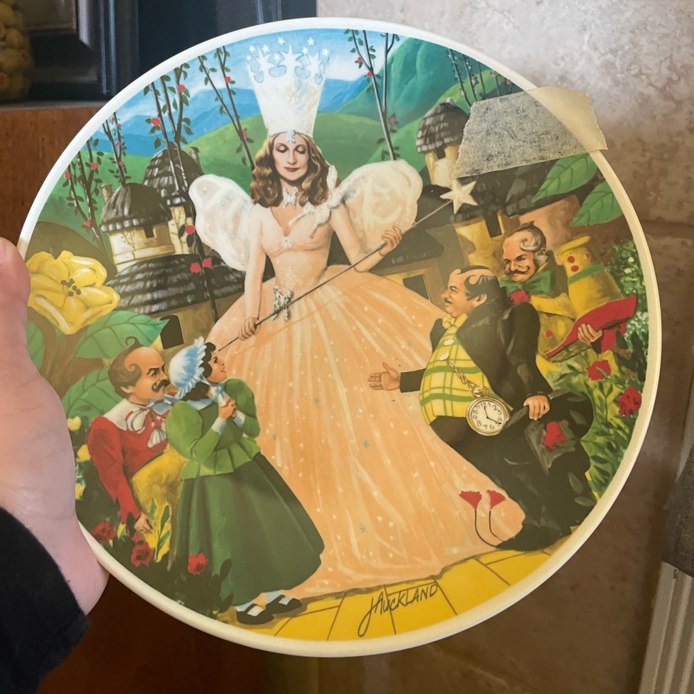 “ Follow the yellow brick Road “ plate collection 💛